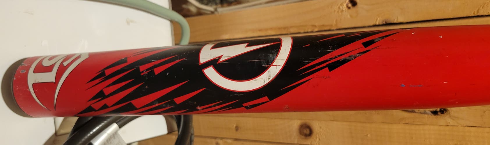 Used Louisville Slugger Composite Genesis Bat (-7) 27 oz 34"