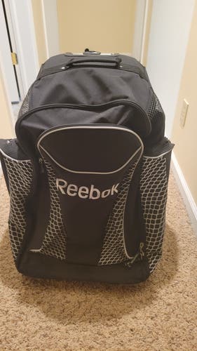 New Reebok 18k Stand Up Bag