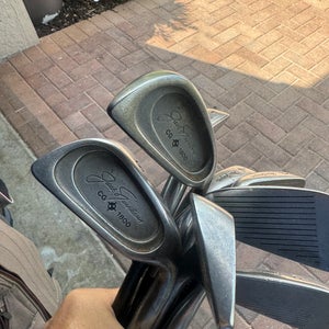 Jack Nicklause Mens Iron Set CG1800  in right handed  Used