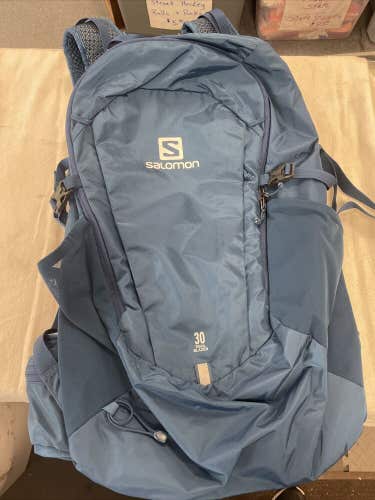Brand new Salomon trailblazer 30 hiking backpack