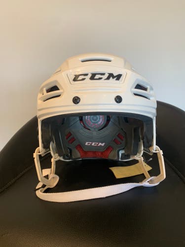 New Large CCM Resistance Helmet HECC certification valid until HECC THE END OF 07-2021