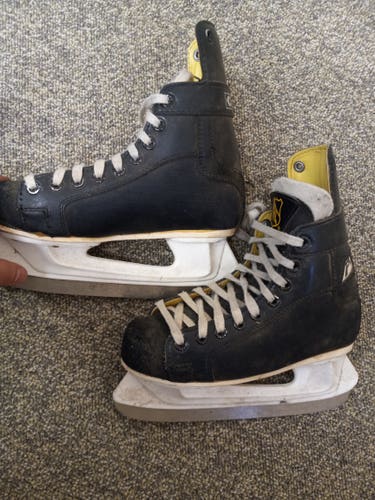 Used Size 3 Junior CCM Hockey Skates