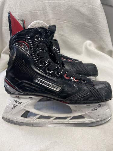 Junior size 4 1/2 Bauer vapor X 600 ice hockey skates