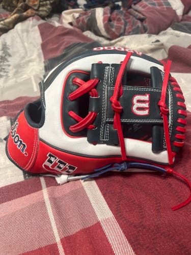 New 2022 Infield 11.5" A2000 Baseball Glove