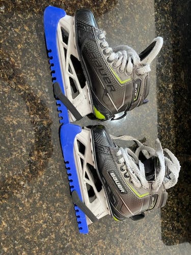 Used Junior Bauer Elite Hockey Goalie Skates Size 2.5