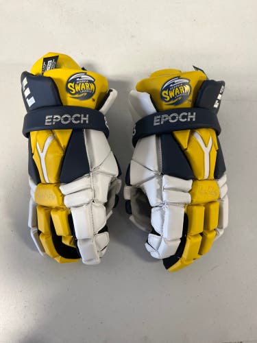 New Epoch 14" Integra LE Gloves Swarm Staats