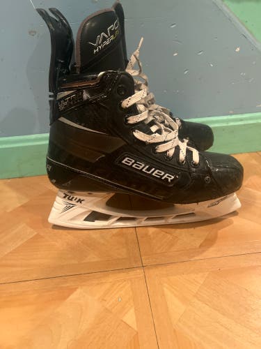 Used Senior Bauer Regular Width Pro Stock 8 Supreme UltraSonic Hockey Skates