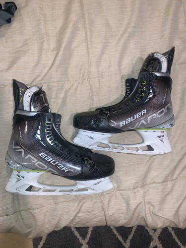 Used Senior Bauer Regular Width   Size 6.5 Vapor Hyperlite Hockey Skates