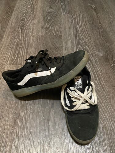 Vans off The Wall Ave. Size 8