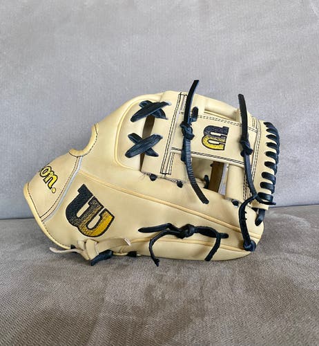 New 2023 Infield 11.5" A2000 1786 Baseball Glove