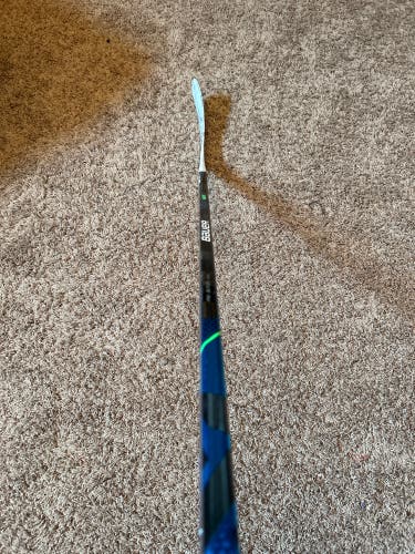 Used Junior Bauer Right Handed P92 Nexus Geo Hockey Stick