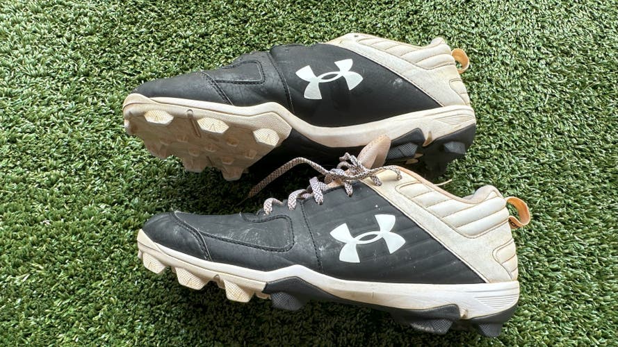 Under Armour Mens Leadoff Low Black Molded Baseball Cleats 3022071-001 Size 10