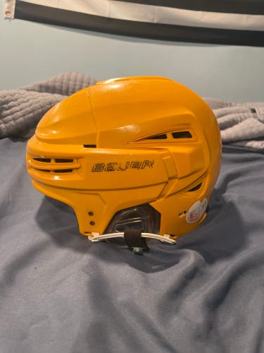 Bauer re-akt 100 helmet