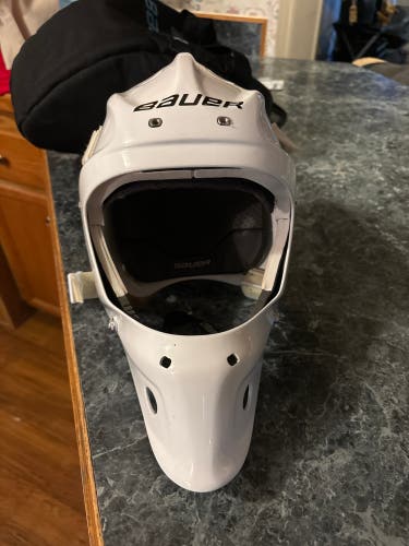 Bauer 940 goalie mask  Senior Small