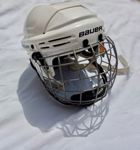 Bauer True Vision FM2100 Junior Hockey Helmet with cage and straps White Jr