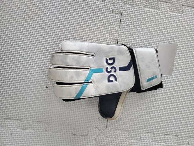Used Dsg Ocala Goalie Gloves 4 Soccer Goalie Gloves