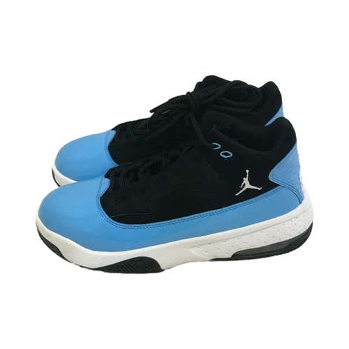 Used Jordan Max Aura 2 Junior 5.5 Basketball Shoes