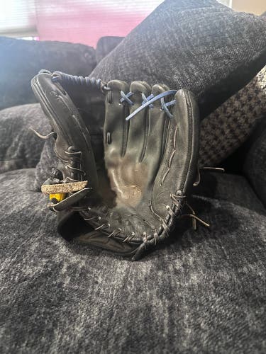 Used  Pitcher's 11.75" A2000 Baseball Glove