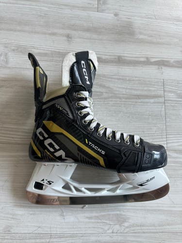 New CCM Size 7 AS-V Pro Hockey Skates