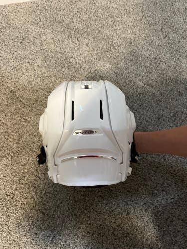 White USA Helmet. Bauer re akt 150. Lightly used. With new Bauer cage.