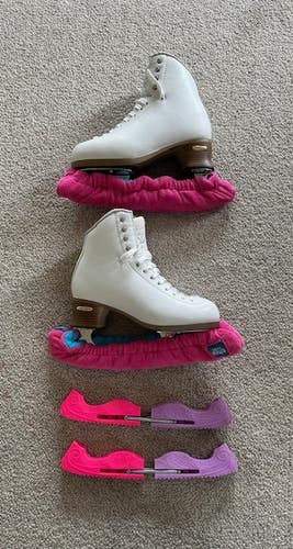 Jackson Elle Figure Skates size 5 - new in box