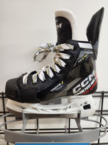 CCM Tacks AS-570 Hockey Skates Size 1.0