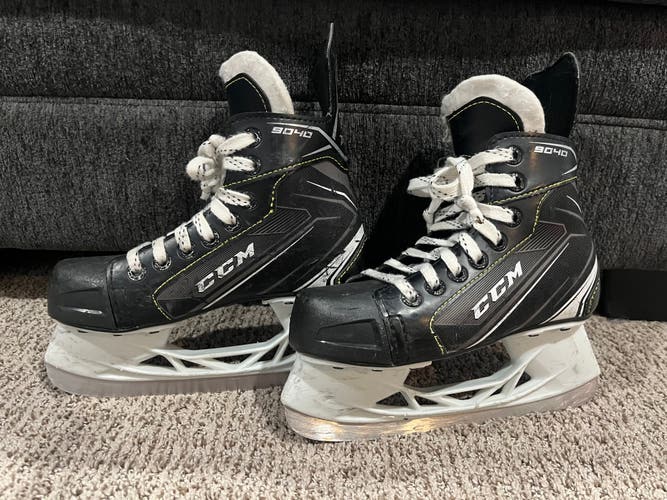 Used Junior CCM Regular Width Size 1 Tacks Hockey Skates