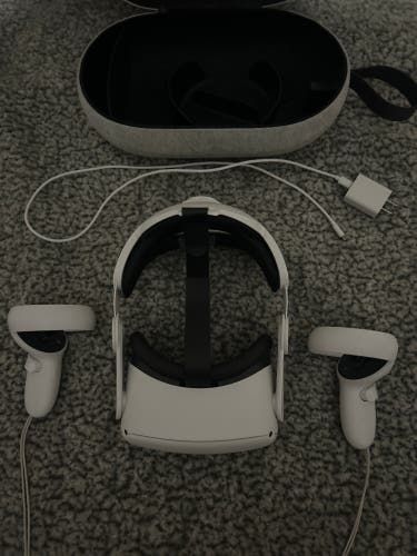 Used Oculus Quest 2 With Case, Controllers And Elite Strap