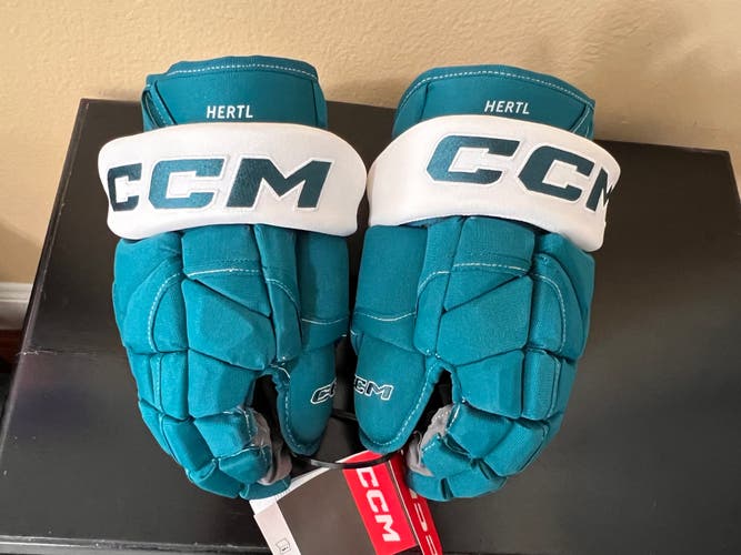 San Jose Sharks - NWT - CCM HG12 Gloves 14" Pro Stock - Tomáš Hertl - BRAND NEW W/ TAGS