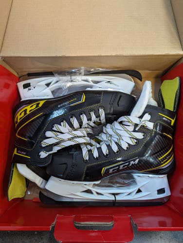 New Intermediate CCM Regular Width  Size 5.5 Super Tacks 9370 Hockey Skates