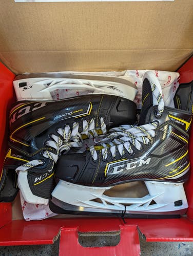 New Senior CCM Extra Wide Width  8 Super Tacks 9370 Hockey Skates