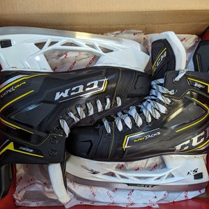New Senior CCM Regular Width  8 Super Tacks 9380 Hockey Skates