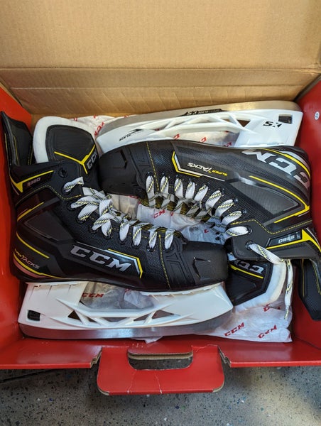 New Senior CCM Regular Width 8.5 Super Tacks 9380 Hockey Skates