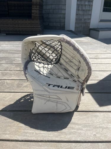 Used True L20.1 Goalie Glove