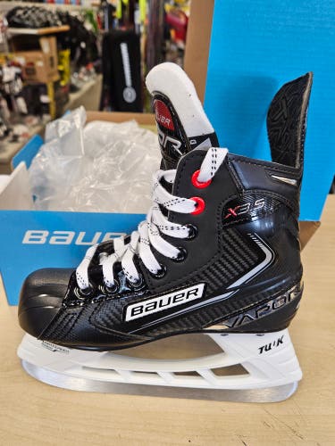 New Junior Bauer Vapor X3.5 Hockey Skates Regular Width Size 1