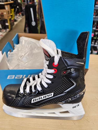 New Junior Bauer Vapor X3.5 Hockey Skates Regular Width Size 2