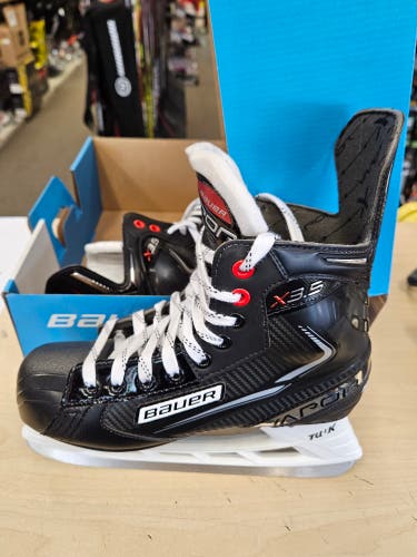 New Intermediate Bauer Vapor X3.5 Hockey Skates Regular Width Size 5.5