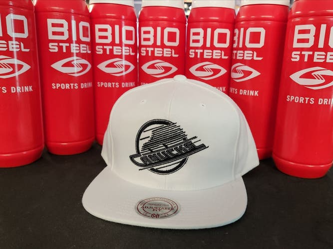 Mitch and Ness Adjustable Fit SnapBack Canucks Hat+BIOSTEEL Bottle Combo [ESDEBLKSWVCA] + [21010010]