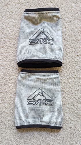Used SYNC CUT RESISTANT CALF SLEEVE - XS/Small (pics)