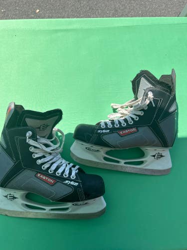 Used Senior Easton Synergy S2 Hockey Skates Regular Width 8