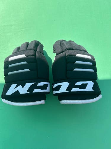 Black Used Junior CCM Tacks 4R2 Gloves 11"