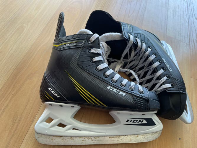 CCM 1052 hockey skates size 6 R/D