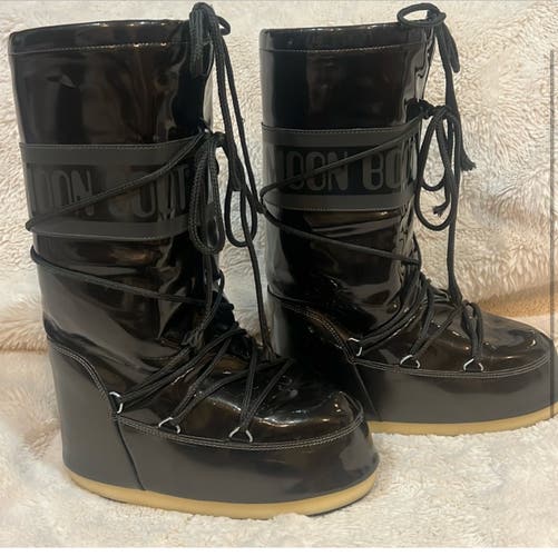 Moon Boots black size 7.5-8 women's