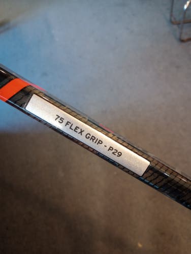 New Senior CCM JetSpeed FT6 Right Handed Hockey Stick 75F P29