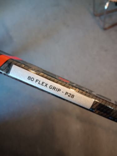 New Senior CCM JetSpeed FT6 Right Handed Hockey Stick 80F P28