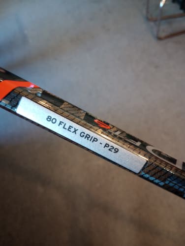 New Senior CCM JetSpeed FT6 Right Handed Hockey Stick 80F P29