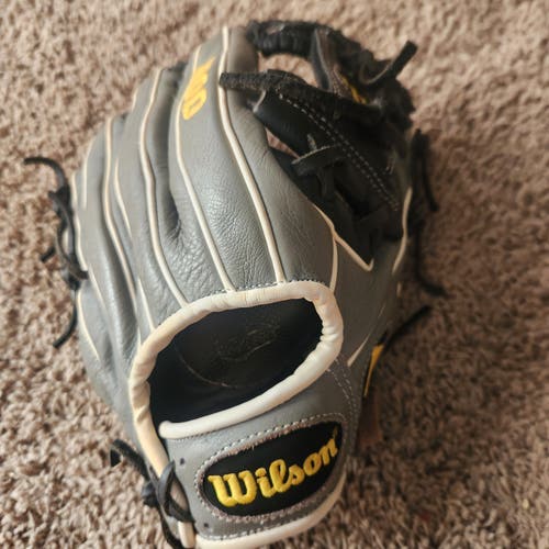 Wilson Right Hand Throw A500 Baseball Glove 11"