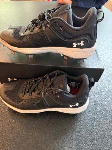 Under Armour New in box - Cleat- Women’s 8 - Glyde MT