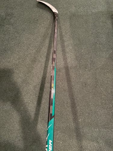 Used Custom Senior Bauer Right Handed P92 Vapor Hyperlite Hockey Stick