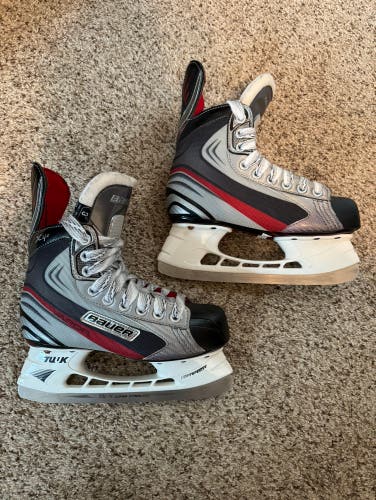 Used Bauer Regular Width size 3 Junior Vapor X4.0 Hockey Skates